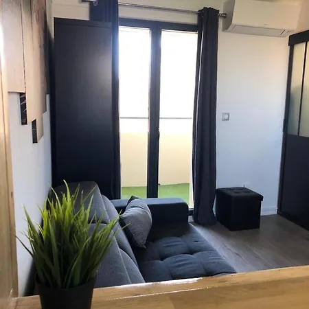 Appartement Climatisé Avec Balcon Face Aux Arènes D'arles *