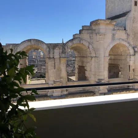 Climatisé Avec Balcon Face Aux Arènes D'arles *