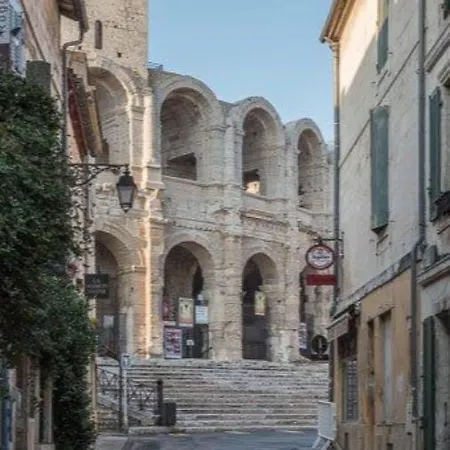 Appartement Climatisé Avec Balcon Face Aux Arènes D'arles Arles